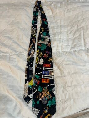Nicole Miller vintage 1991 Men's  Patterned Silk Tie - City Scene Design(#24)